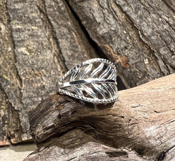 Leaf Openwork Design Sterling Silver Ring - Size 8 - image 10