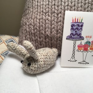 Crochet small bunny amigurumi toy