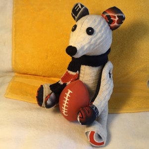 Ours de Chicago avec la balle en peluche fait main