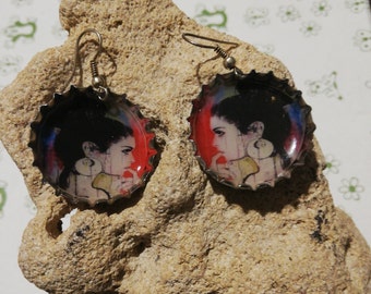 Earrings in crown caps with motif