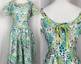 Vintage 1950's Short Sleeve Novelty Print Day Dress with Interwoven Detail