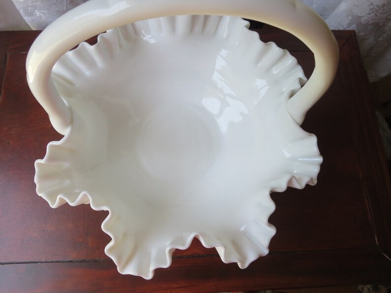 Bride/'s Basket Fenton Milk Glass Hobnail Large Basket Vase 11 12 Inches Wide