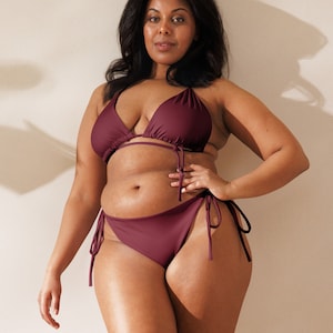 Bikini rojo burdeos: tiras ajustables, forro a juego, relleno extraíble, tallas incluidas