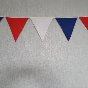 Red White & Blue lined fabric Bunting 15 x 8 flags Handmade image 2