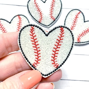 Lien coeur de baseball en feutre, Ornement ruban de baseball scintillant, Noeud central pour cheveux baseball, ruban de baseball, ruban de baseball, ruban d'entraîneur, ruban de maman de baseball