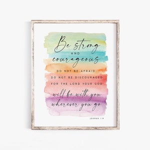 Wees sterk en moedig teken Joshua 1:9 bijbelvers muurkunst print schrift afdrukbaar teken regenboog kinderen christelijke kinderkamer jongens kamer bord