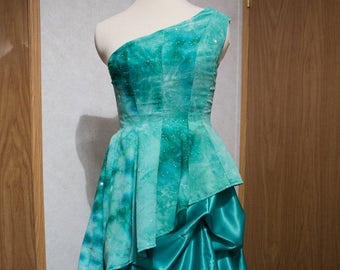 Hermoso vestido verde azulado de un hombro con falda completa, Vestido único, Vestido teñido anudado, Vestido de graduación, Vestido verde azulado, Vestido de graduación verde azulado,