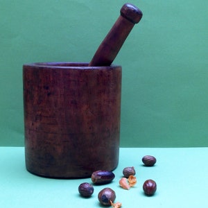 Stor trämortel och mortelstöt: Handdrejad vintage köksdekor