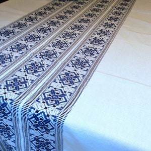 X-Large Fine rectangular tablecloth and 8 napkins set with woven blue design. 100% cotton linen