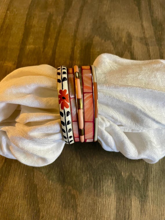 Vintage-Style Stackable Bangle Bracelets Pink Mot… - image 4