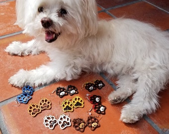 Brincos de pata de gatinho e cachorrinho