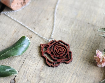 Corrente de colar com recorte rosa