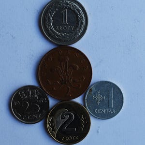 World Coin Lot – 5 Coins from Poland, UK, Netherlands & Lithuania – Global Collector’s Set
