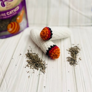 Catnip joint toy/ crochet catnip doobie/ cat play toy/ stuffed Mary Jane toy