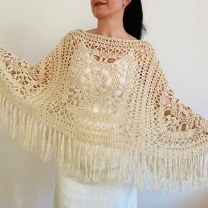 dagli USA Poncho da donna grigio con cappuccio con frange, gilet in lana all'uncinetto e cotone, taglie forti, coprispalle lavorato a maglia, poncho da spiaggia, coprispalle estivo hippie immagine 10