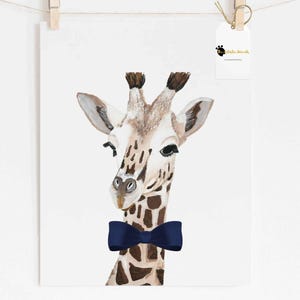 Decorazione murale con giraffa, stampa di animali da safari per neonato con papillon blu, stampata e spedita