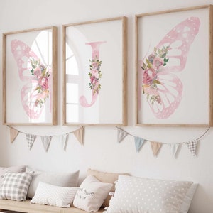 Conjunto de 3 estampas personalizadas de borboletas rosa, arte de parede rosa claro, arte floral para berçário, placa com nome de bebê, decoração de berçário com borboletas e flores