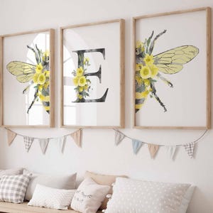 Arte tríptica personalizada para berçário de abelhas, impressão de parede com letras florais, arte de insetos amarelos e pretos, presente inicial personalizado para quarto de bebê ou crianças