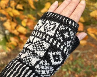 The 'Simple Sanquhar' Fingerless Mitten kit - Fingerless Glove - Knitting pattern + Wool kit - Adult - Chart, Materials and Instructions