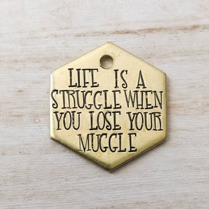La vie est une lutte lorsque vous perdez votre moldu - Médaille d'identification pour animal de compagnie - Médaille pour chien - Médaille nominative pour animal de compagnie - Estampée à la main - Médaille pour chien personnalisée - Personnalisé - Smashpaw