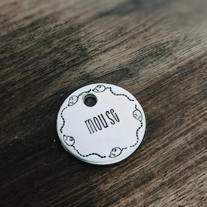 Petite souris - Médaille d'identification pour animal de compagnie - Médaille pour chien - Médaille nominative pour animal de compagnie - Estampée à la main - Personnalisé - Collier de chien - Personnalisé - Médaille pour chien -