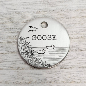 Duck Lake - Médaille d'identification pour animal de compagnie - Médaille pour chien - Médaille d'identification pour animal de compagnie - Estampée à la main - Personnalisé - Médaille pour chien - Sauvagine - Canards - Oiseaux