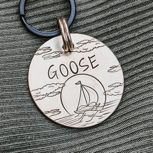 Médaille d'identification pour animal de compagnie - voilier - médaille pour chien - Médaille d'identification pour animal de compagnie - estampée à la main - personnalisée - sur mesure - médaille pour chien - bateau - mer - lac - voile