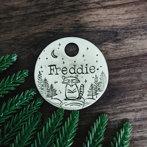 Rocky Raccoon - Médaille d'identification pour animal de compagnie - Médaille pour chien - Médaille pour animal de compagnie - Estampée à la main - Personnalisé - Sur mesure - Raton laveur - Faune - Canadien - Animaux