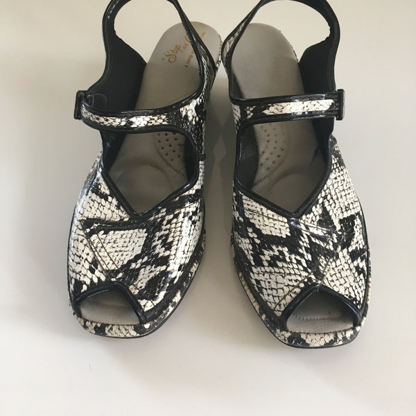 Vintage Black & White, Snake Print Peep Toe Sandals, Snake Print Sandals, Wedges, Retro Peep Toe Wedges, 40s Style Wedges Size 7.5