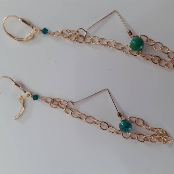 Boucles d'oreille pendantes perlé turquoise et Swarovski, plaqué or / gold filled earrings