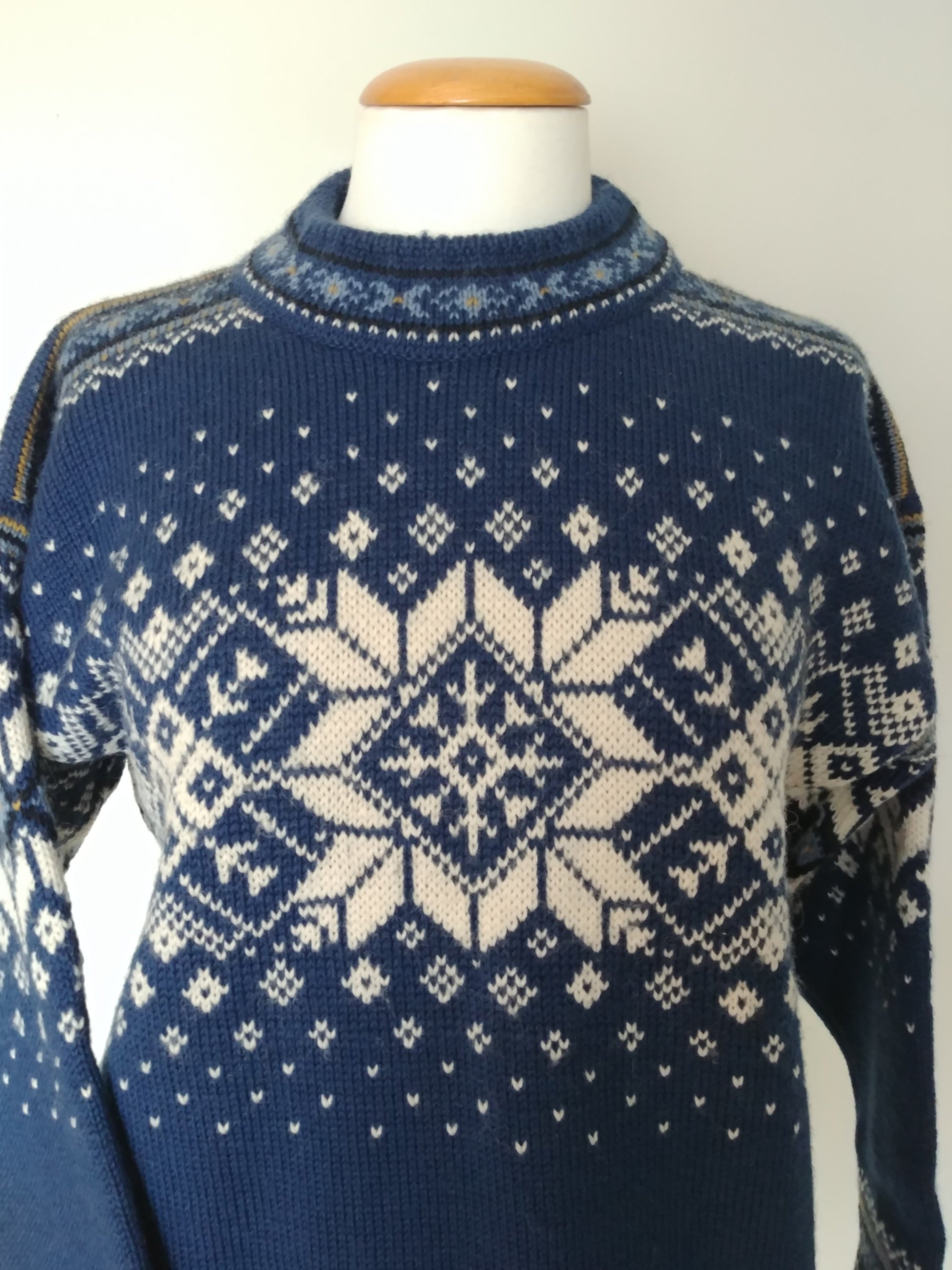 FoxDale Sz 4T Vintage 80\u2019s Norwegian Print Grey Black White Winter SKI Snowflake Sweater by