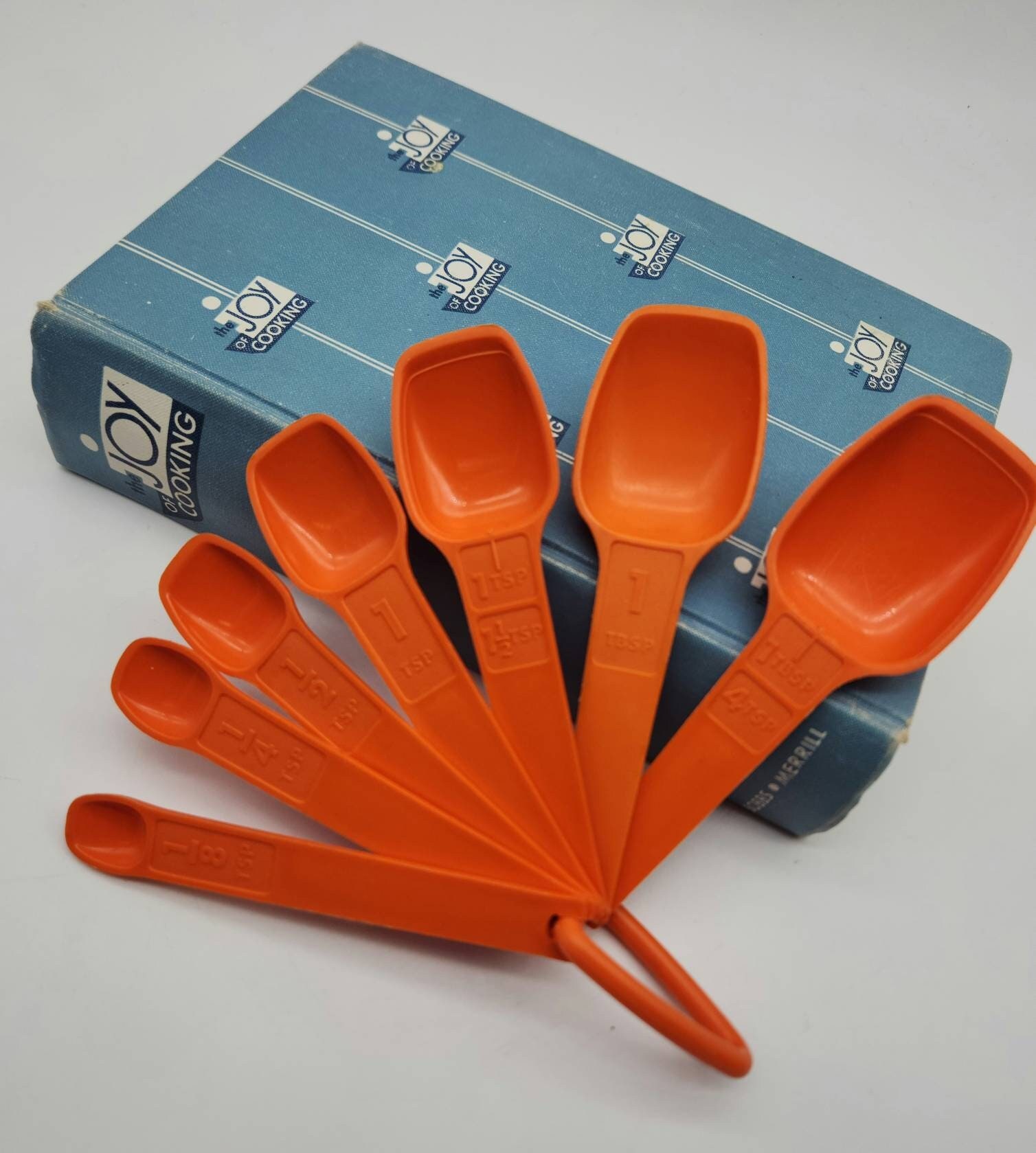 Tupperware Orange Measuring Spoons Complete Set of 7 Vintage 