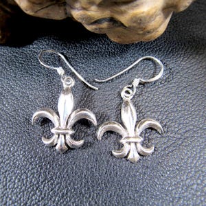 Brincos de flor-de-lis em prata esterlina 925 maciça – Joias com símbolo francês, brincos clássicos de gota/gancho/pendente para mulheres, presente de Nova Orleans