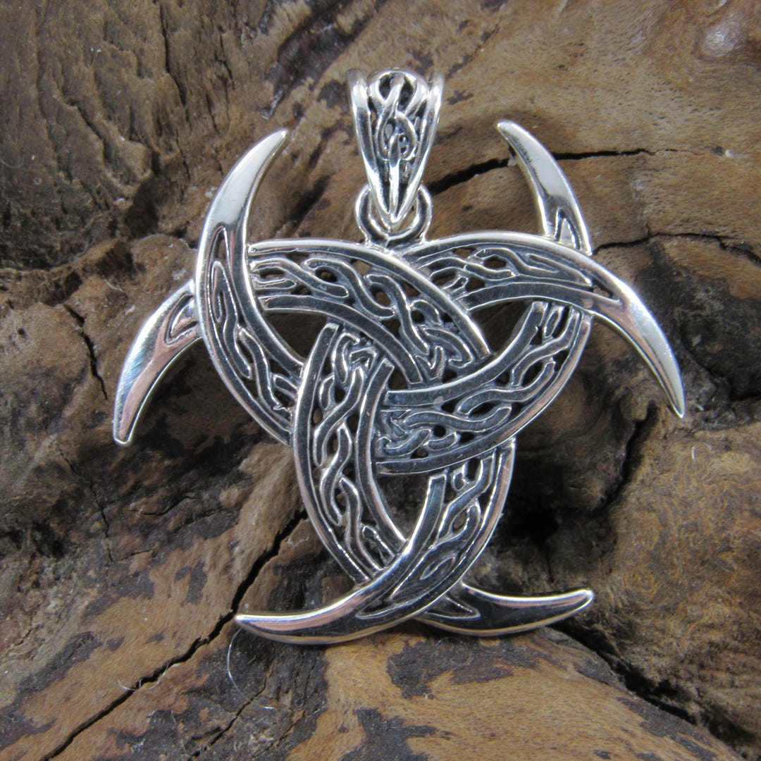 Celtic Plain Pendants: Celtic Trinity Knot Silver Pendant, pn491