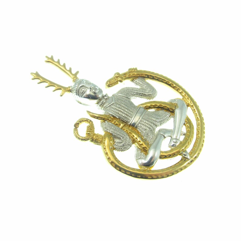 Ciondolo in argento sterling massiccio 925 raffigurante il dio celtico degli inferi Cernunnos, maestro della caccia, amuleto del dio cornuto, gioiello con accenti in oro 18k. immagine 5