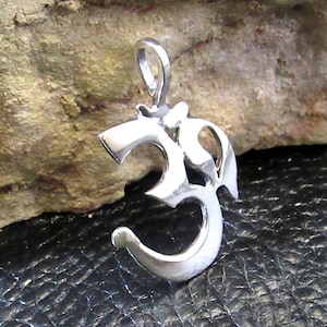 Solid 925 Sterling Silver Om Pendant – Hindu Sanskrit Aum Symbol Necklace Charm, Yoga Meditation Spiritual Jewelry for Men & Women