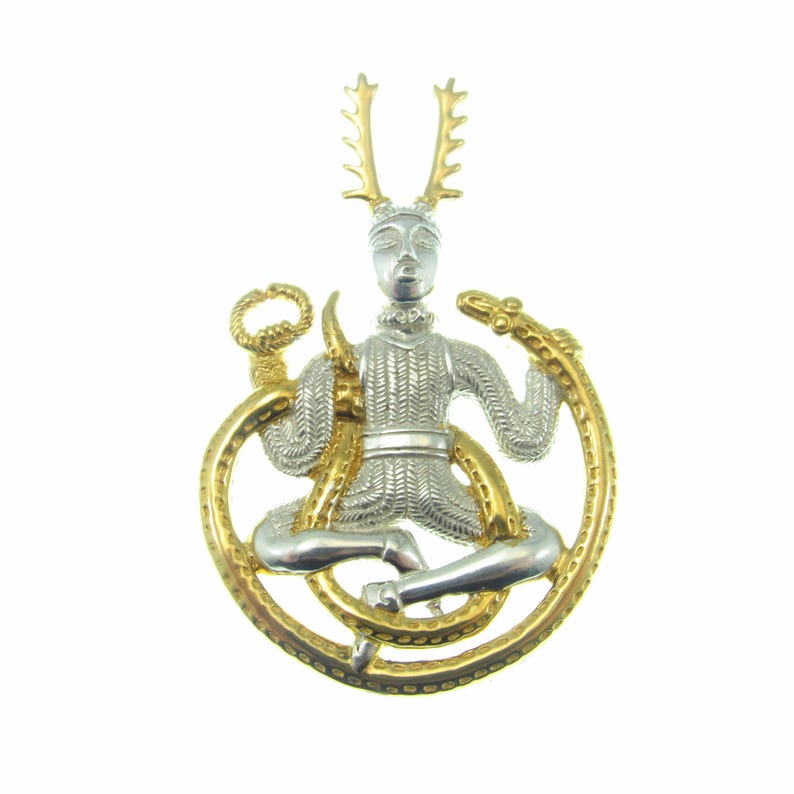 Ciondolo in argento sterling massiccio 925 raffigurante il dio celtico degli inferi Cernunnos, maestro della caccia, amuleto del dio cornuto, gioiello con accenti in oro 18k. immagine 3
