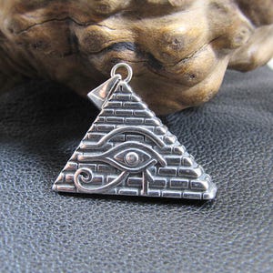 Massiver 925er Sterling Silber Auge von Horus Pyramide Anhänger, Handgefertigtes Illuminati Amulett, Allsehendes Auge Charm, ägyptischer Schmuck