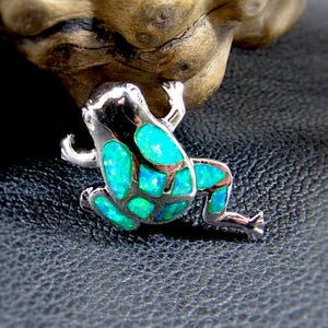 Colgante deslizante de rana arborícola en plata de ley 925, delicado dije de ópalo verde macizo para collar