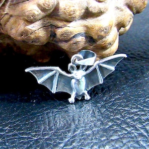 Solid 925 Sterling Silver Bat Pendant – Gothic Vampire Necklace Charm, Halloween Jewelry, Occult Gift for Men & Women, Flying Bat Totem