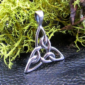 Solid 925 Sterling Silver Triquetra Pendant – Celtic Trinity Knot Necklace Charm, Irish Knot Amulet, Viking Jewelry Gift for Him or Her