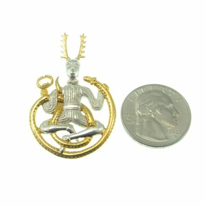 Ciondolo in argento sterling massiccio 925 raffigurante il dio celtico degli inferi Cernunnos, maestro della caccia, amuleto del dio cornuto, gioiello con accenti in oro 18k. immagine 4