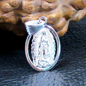 Colgante de la Virgen María en plata de ley 925 maciza: Medalla de Nuestra Señora de Guadalupe, joyería religiosa, dije católico, regalo espiritual.