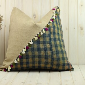 Vintage Turkish Kilim Pillow Cover: Boho Chic Wool Cushion (24in*24in)