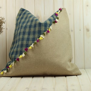 Vintage Turkish Kilim Pillow Cover: Boho Chic Wool Cushion (24in*24in)