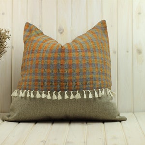 Vintage Turkish Kilim Pillow Cover: Boho Chic Wool Cushion (24x24in)