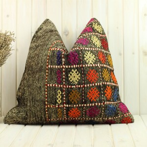 Vintage Turkish Kilim Pillow Cover: Boho Chic Wool Cushion (24in*24in)