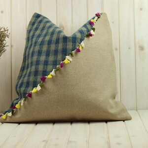 Vintage Turkish Kilim Pillow Cover: Boho Chic Wool Cushion (24in*24in)