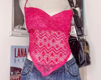 Roze gehaakte haltertop met open rug en strik uit de jaren 2000 (Y2K)