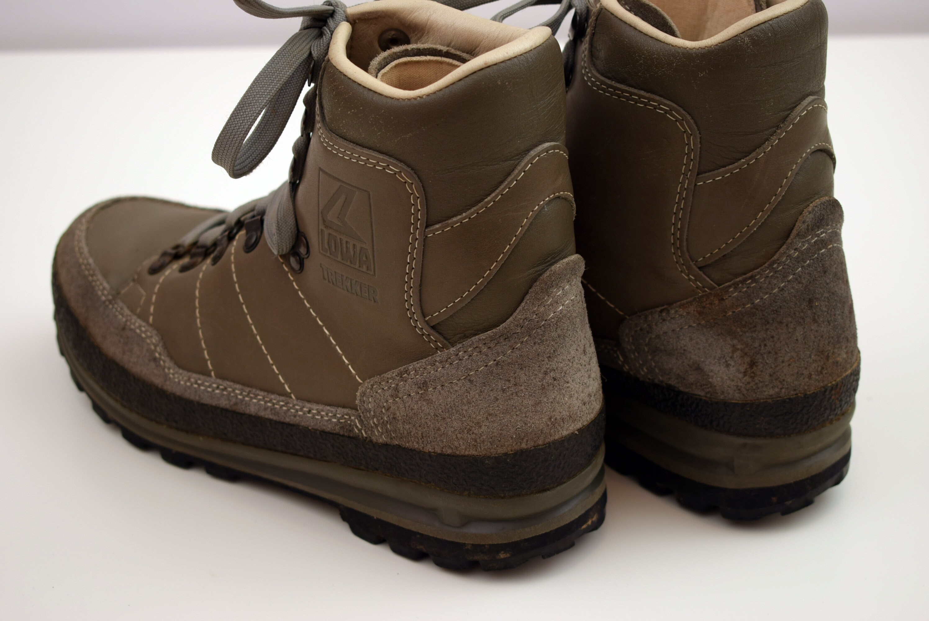 Vintage LOWA Hiking Boots Leather Womens Size UK 7 EUR 40